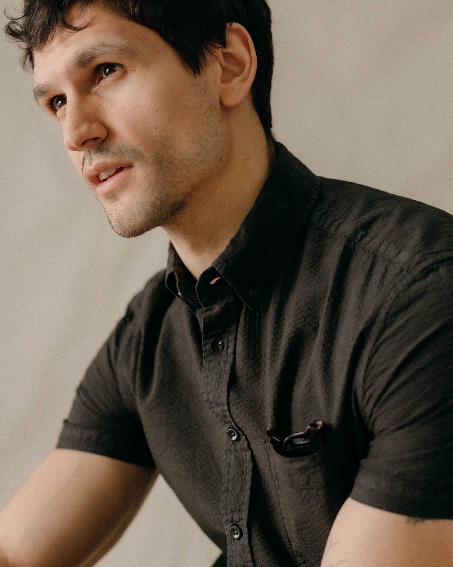 The Short Sleeve Jack in Faded Black Seersucker