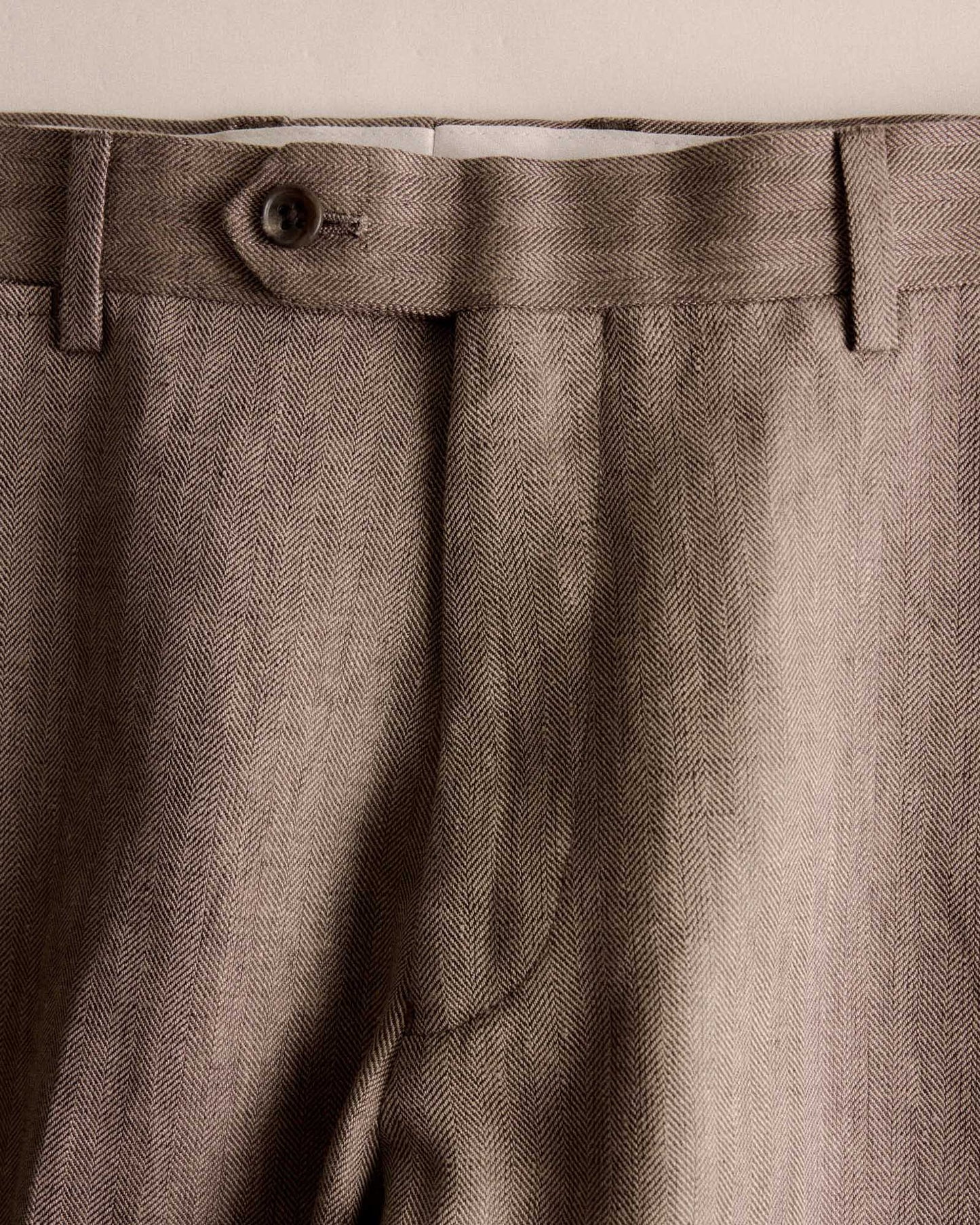 The Stevens Trouser in Coffee Linen Herringbone