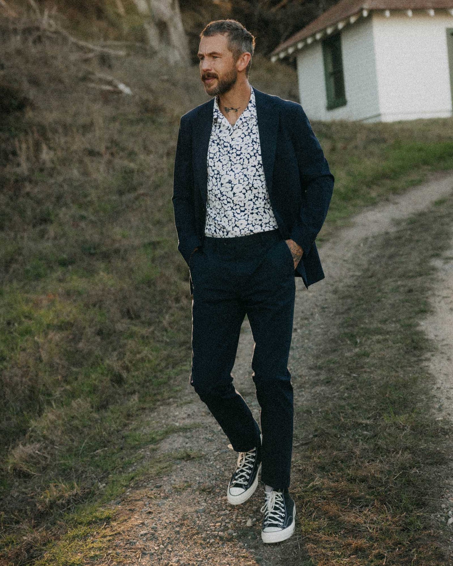 The Stevens Trouser in Navy Linen Seersucker