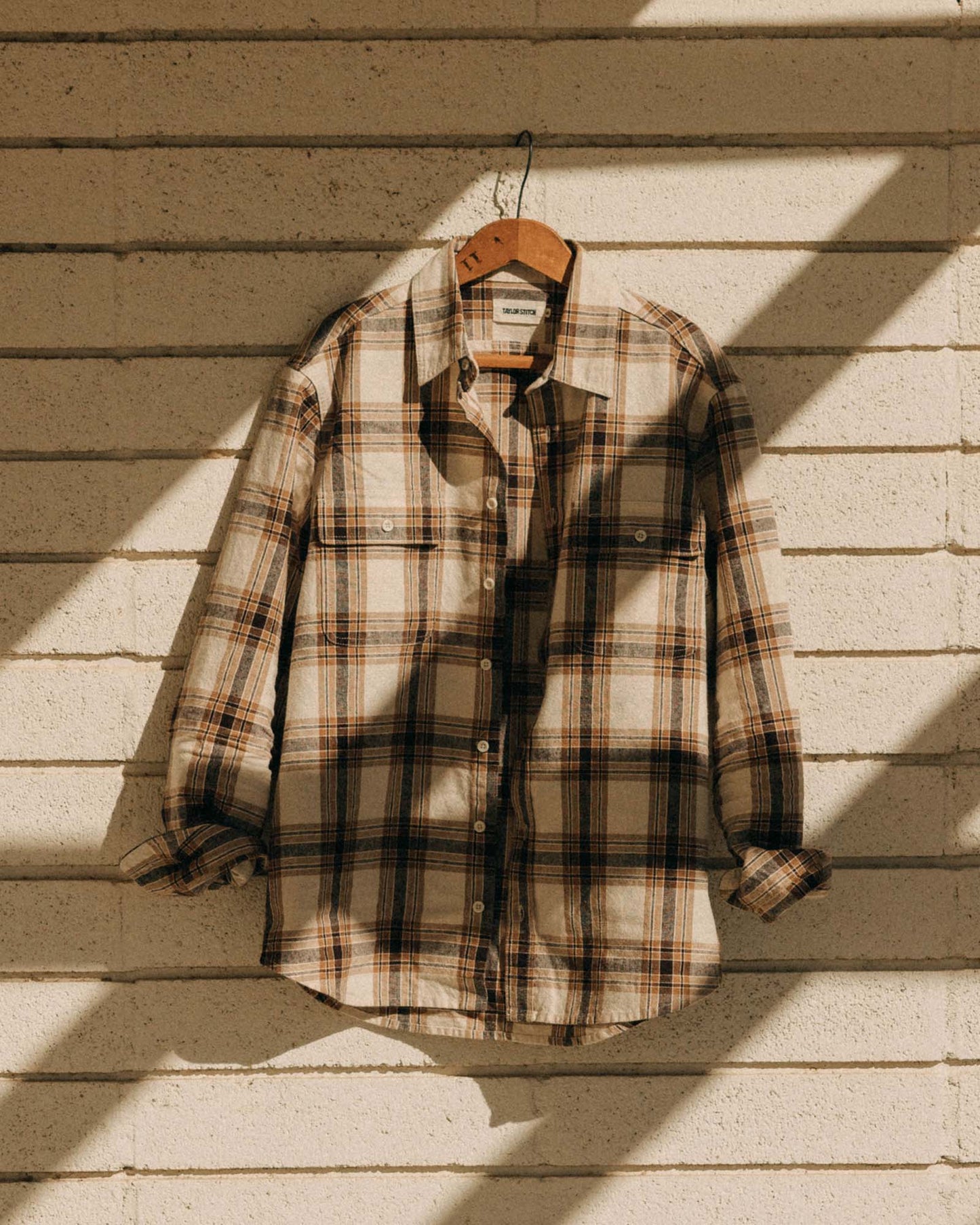 The Craftsman Shirt in Bark Plaid Linen