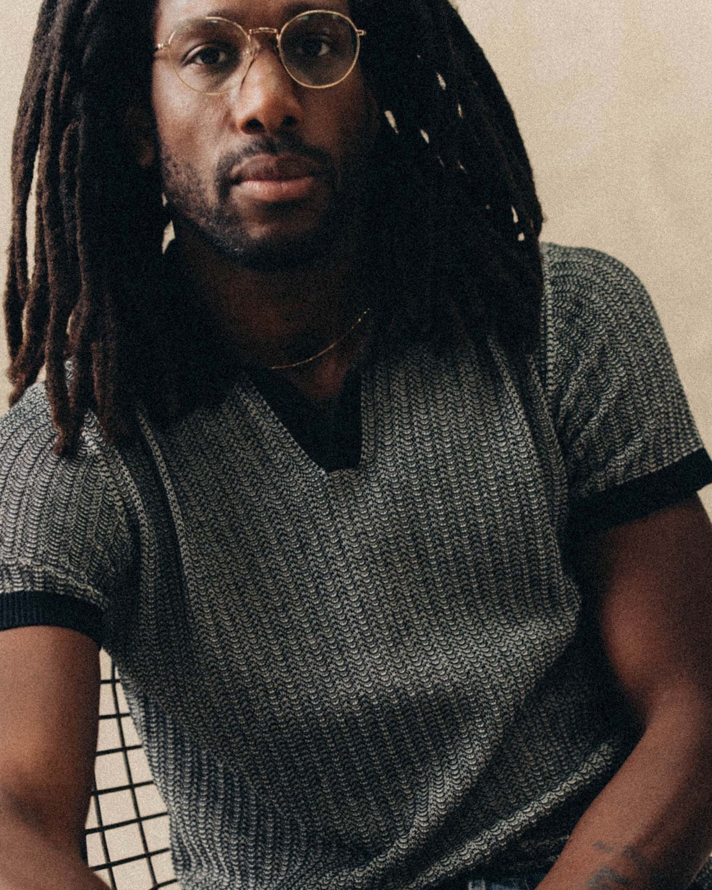 The Valencia Sweater Polo in Coal Scallop